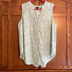 Light green and white floral design